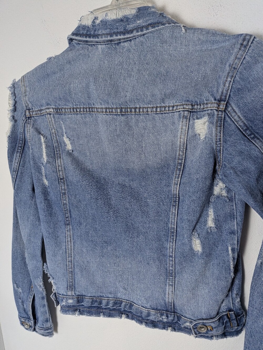 Tractr Women Blue Distressed Blue Denim Crop Jacket Size XS Ripped Festival Euc - Picture 5 of 8